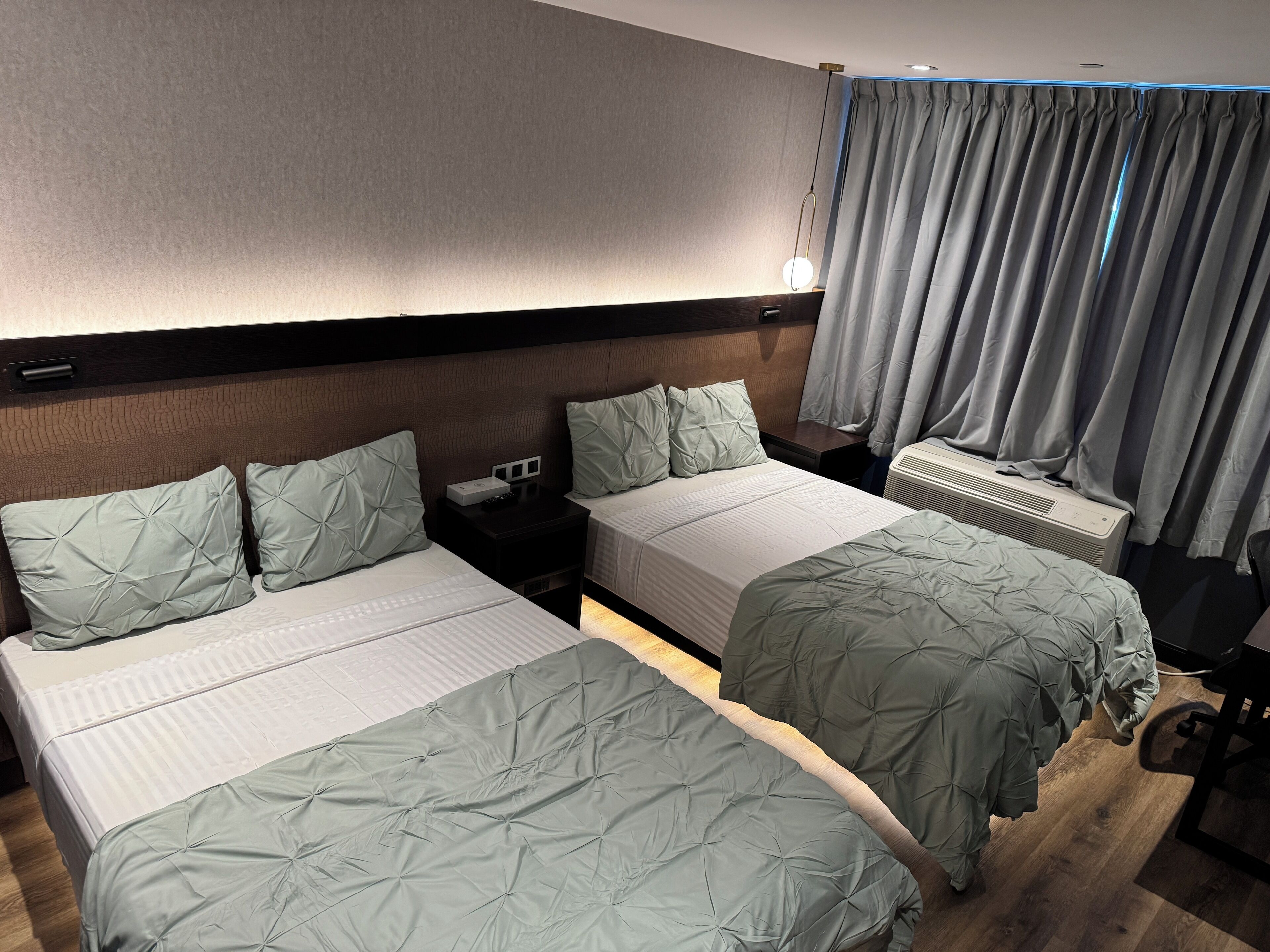 Photo - Hotel Mirage Brooklyn