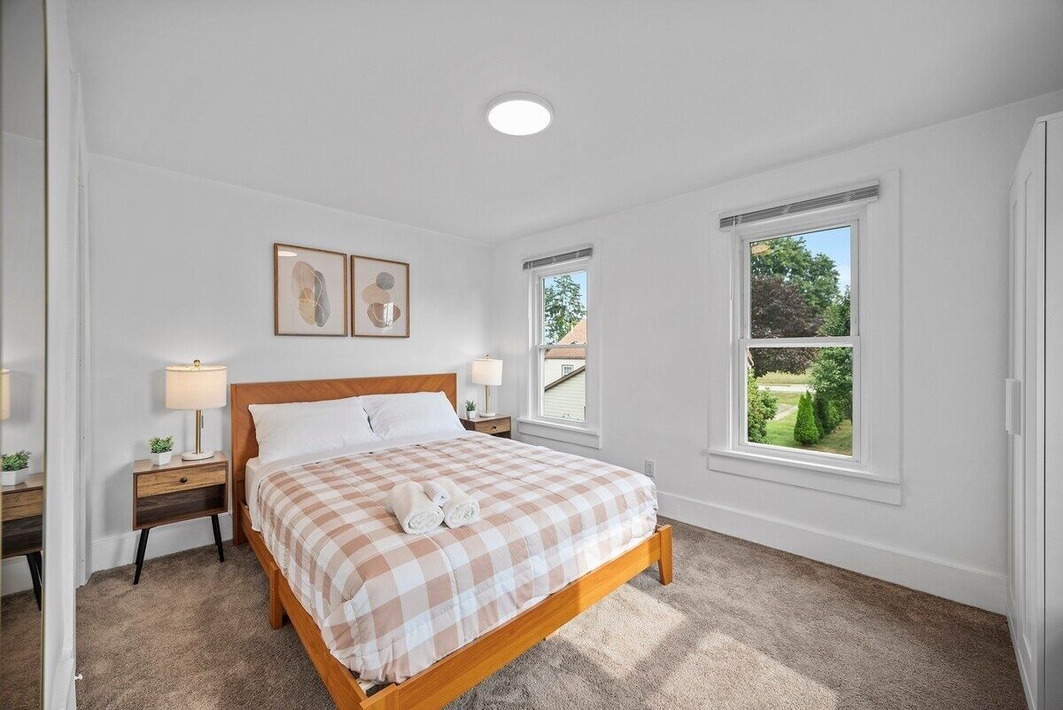 2 slaapkamers, een strijkplank/strijkijzer, gratis wifi, beddengoed