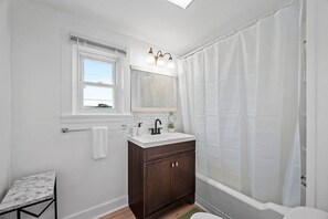Hair dryer, towels - Cozy&Modern 2 Bdr Apt Natrona (Natrona Heights)