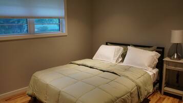 3 bedrooms, iron/ironing board, WiFi, bed sheets