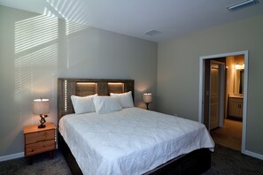 2 bedrooms, iron/ironing board, WiFi, bed sheets - Cozy 2-bedroom condo in peaceful Punta Gorda with WiFi, fitness room (Punta Gorda)