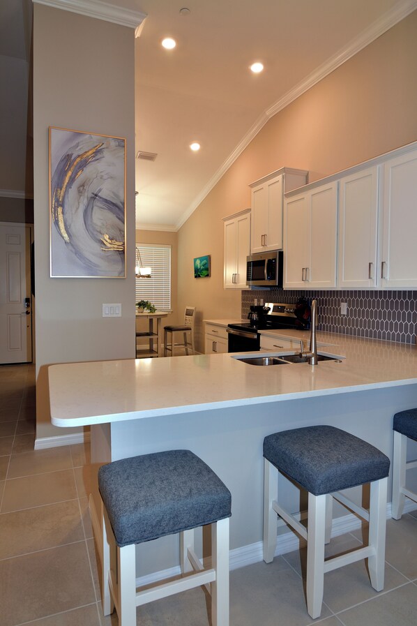 Private kitchen - Cozy 2-bedroom condo in peaceful Punta Gorda with WiFi, fitness room (Punta Gorda)