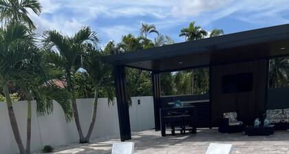Spacious 5-bedroom Luxury villa with AC and fitness room in fabulous Miami