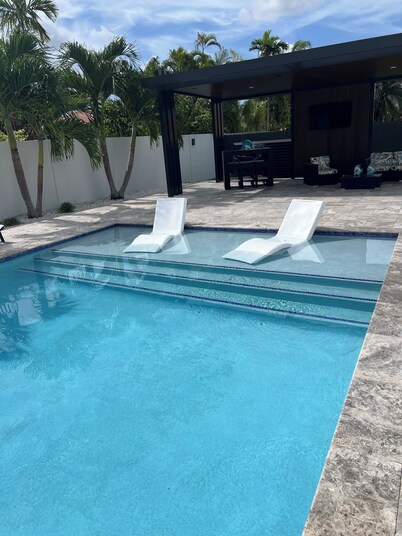 Spacious 5-bedroom Luxury villa with AC and fitness room in fabulous Miami