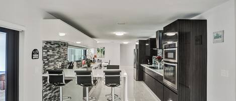 微波炉、烤箱、炉灶、洗碗机