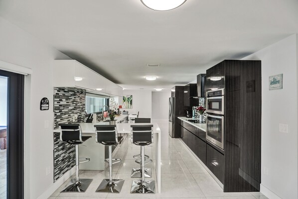 電子レンジ、オーブン、コンロ、食器洗い機