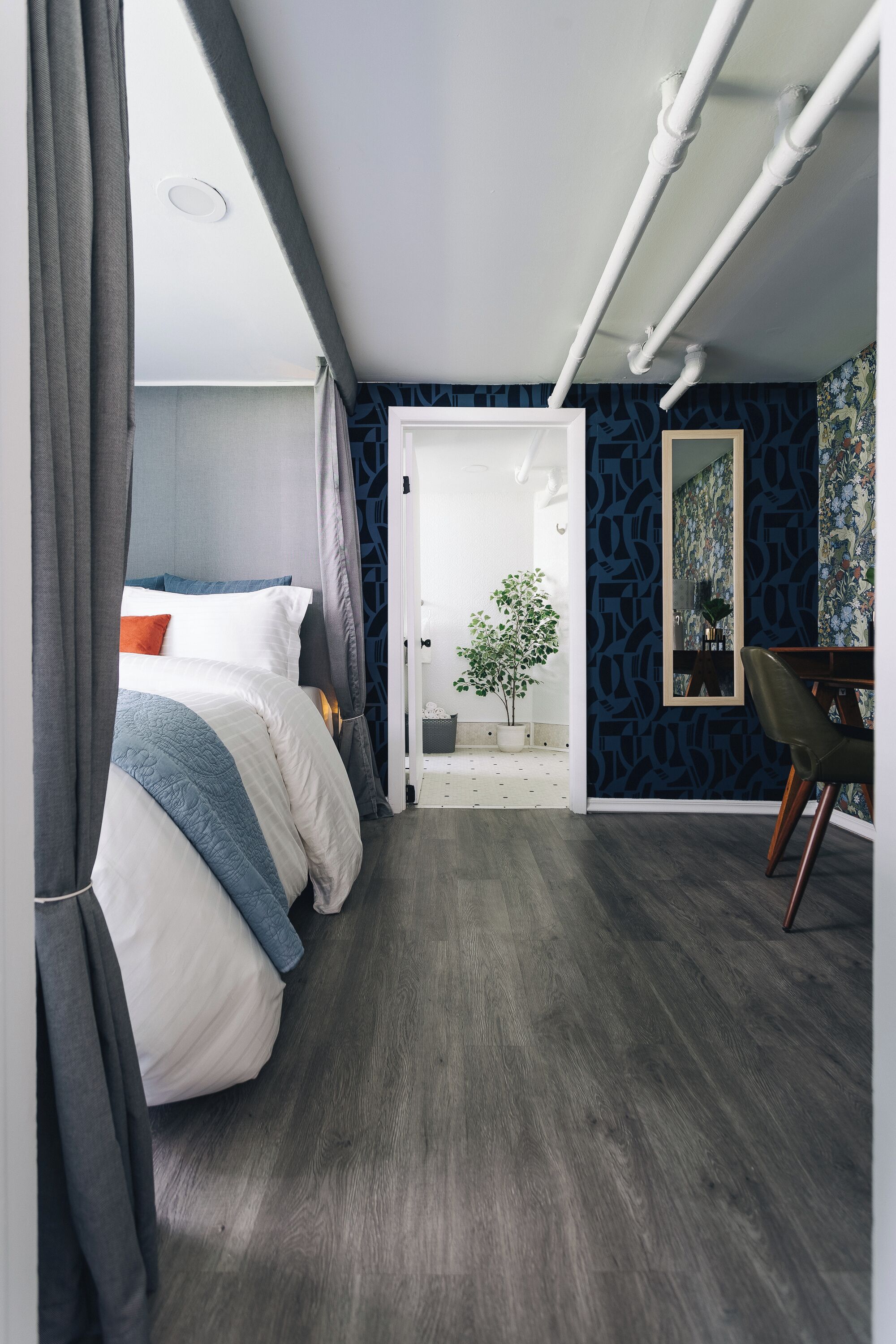 2 bedrooms, in-room safe, iron/ironing board, travel cot