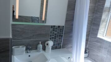 Shower, hair dryer, towels