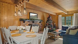 Unclassified image, 5 of 35, button - Charming 3-Bedroom Cabin in Enchanting Lake Arrowhead-Lake Rights & Cozy Fit Pit (Lake Arrowhead)