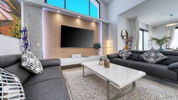 Televisie, tafelvoetbal en een tafeltennistafel