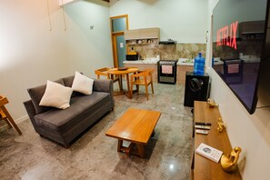 Smart TV, books, stereo