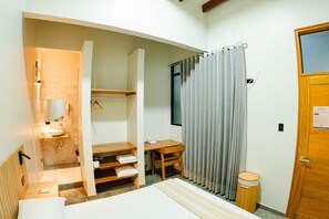 2 slaapkamers, een bureau, een strijkplank/strijkijzer, gratis wifi