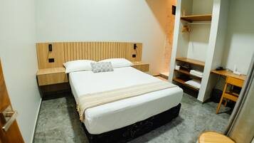 2 dormitorios, escritorio, tabla de planchar con plancha y wifi gratis