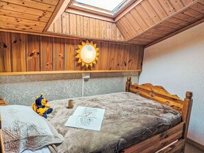 2 室のベッドルーム、旅行用ベビーベッド、WiFi、ベッドシーツ