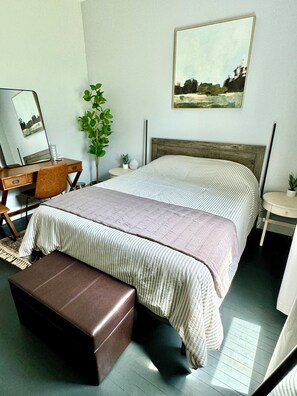 3 bedrooms, desk, iron/ironing board, free WiFi