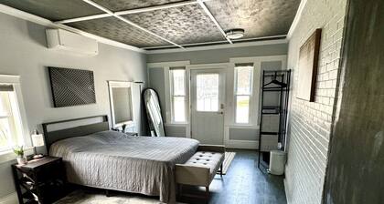 Crosby Street Suite - Freshly Renovated 3 Bedroom near Downtown Augusta