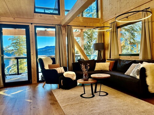 Superior Chalet # 13 with Sauna & Hot Tub