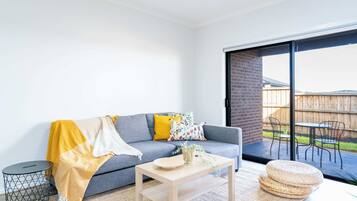 Een televisie en een kantoor