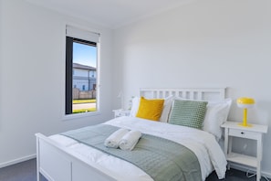 3 chambres, fer et planche à repasser, Wi-Fi, draps fournis