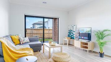 Een televisie en een kantoor