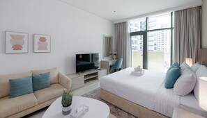Iron/ironing board, free WiFi - Relax in Comfort: Palm Studio w/ Beach Access (Dubai)