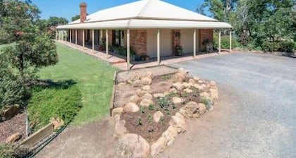 Relaxing Family Farmstay 7 minutes to Shepperton CBD