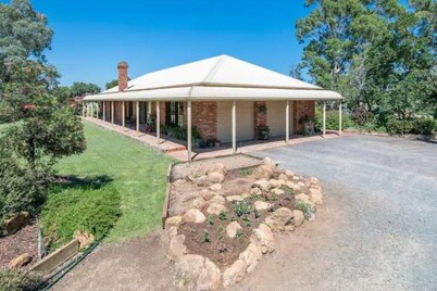 Relaxing Family Farmstay 7 minutes to Shepperton CBD 