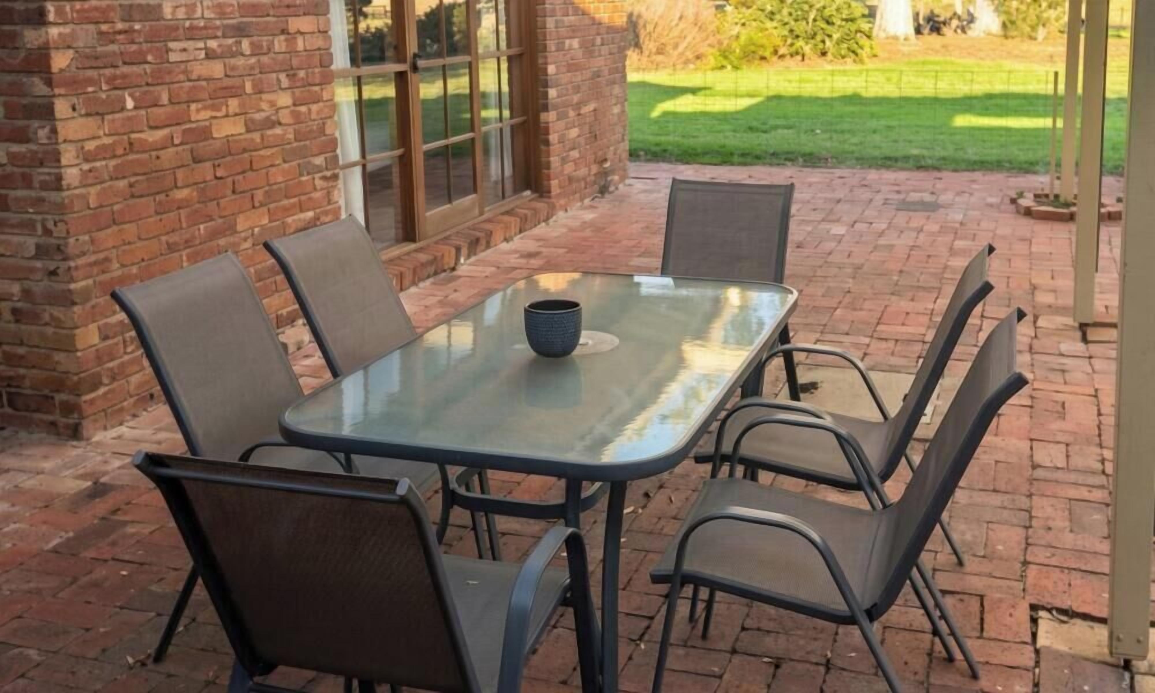 Outdoor dining