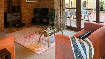 Smart TV, fireplace, computer monitors