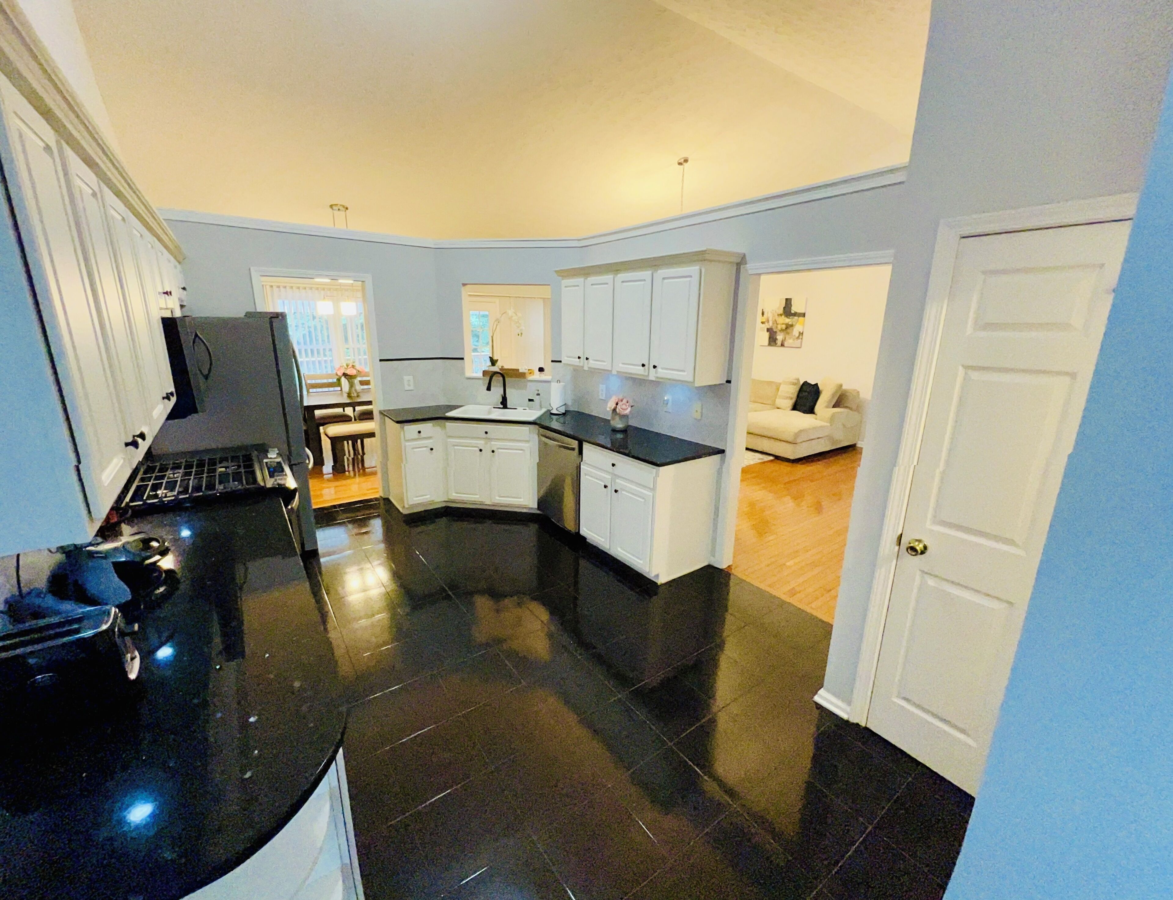 冰箱、微波炉、烤箱、炉灶