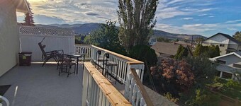 Cozy suite with private entrance, 5 minutes from downtown.