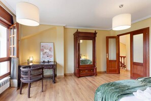 5 chambres, fer et planche à repasser, Wi-Fi gratuit, draps fournis