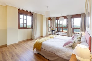 5 habitaciones, tabla de planchar con plancha y wifi gratis 