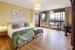 5 chambres, fer et planche à repasser, Wi-Fi gratuit, draps fournis