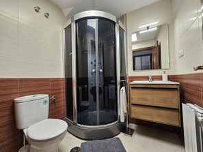 Dusche, Haartrockner, Handtücher