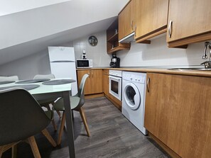 Fridge, microwave, dishwasher, coffee/tea maker