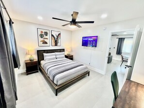 1 bedroom, desk, free WiFi, bed sheets - Central, Cute & Cosy 1Br 1Bath Apt in Lake Ridge (Fort Lauderdale)