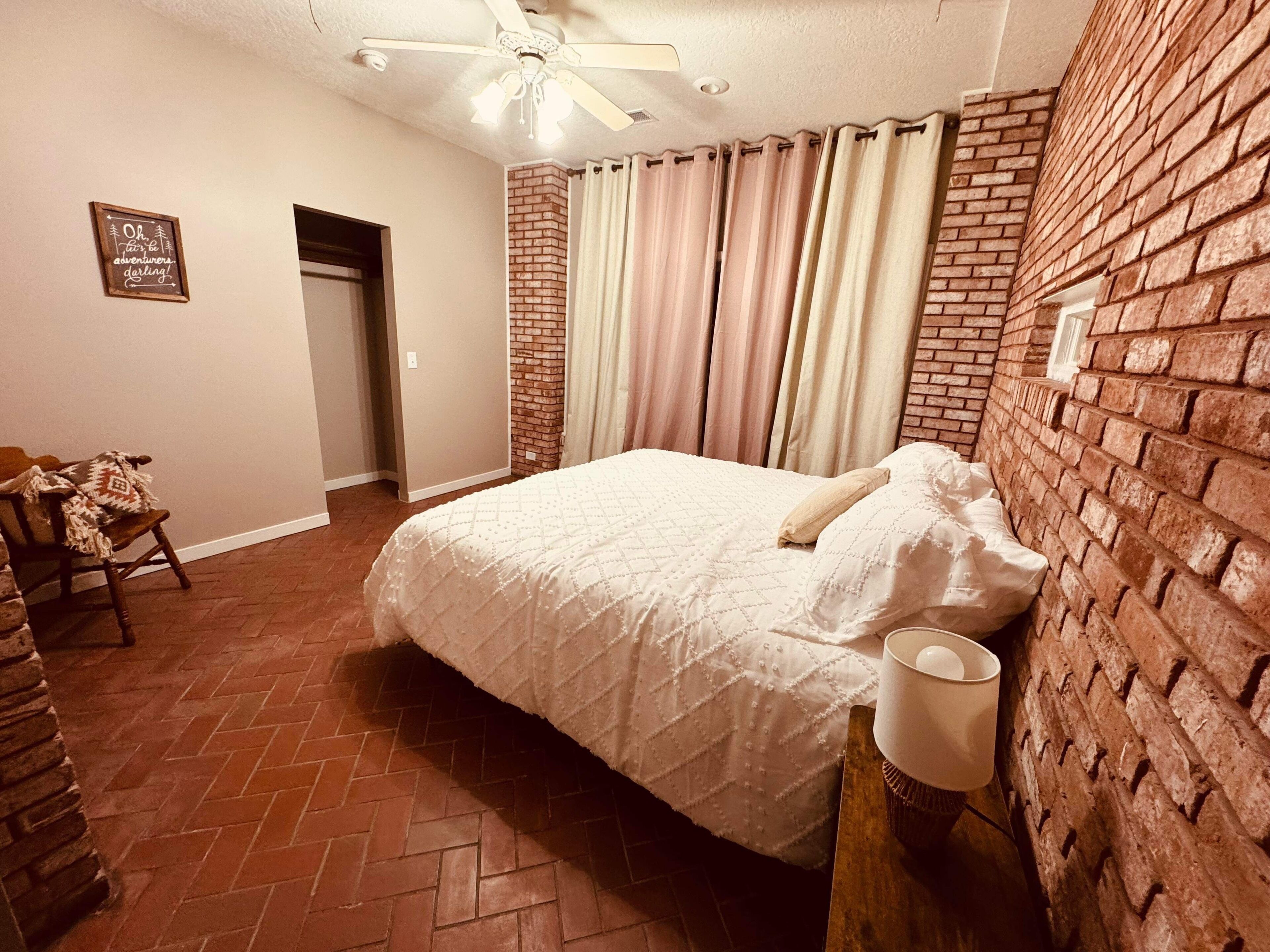 4 bedrooms, WiFi, bed sheets