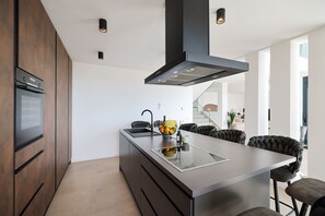 Fridge, oven, dishwasher, coffee/tea maker