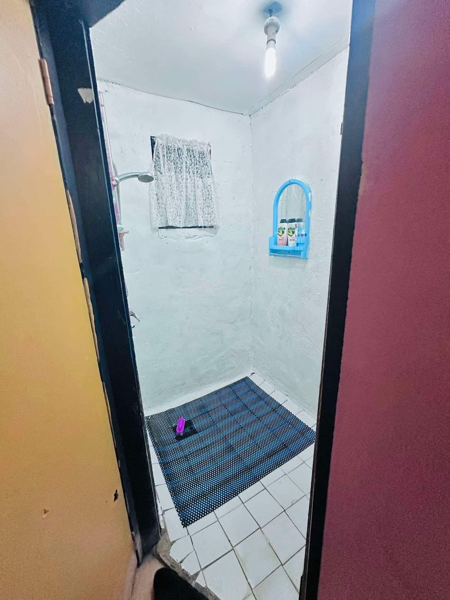 Dusche, Handtücher, Toilettenpapier