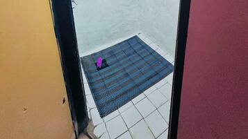 Dusche, Handtücher, Toilettenpapier