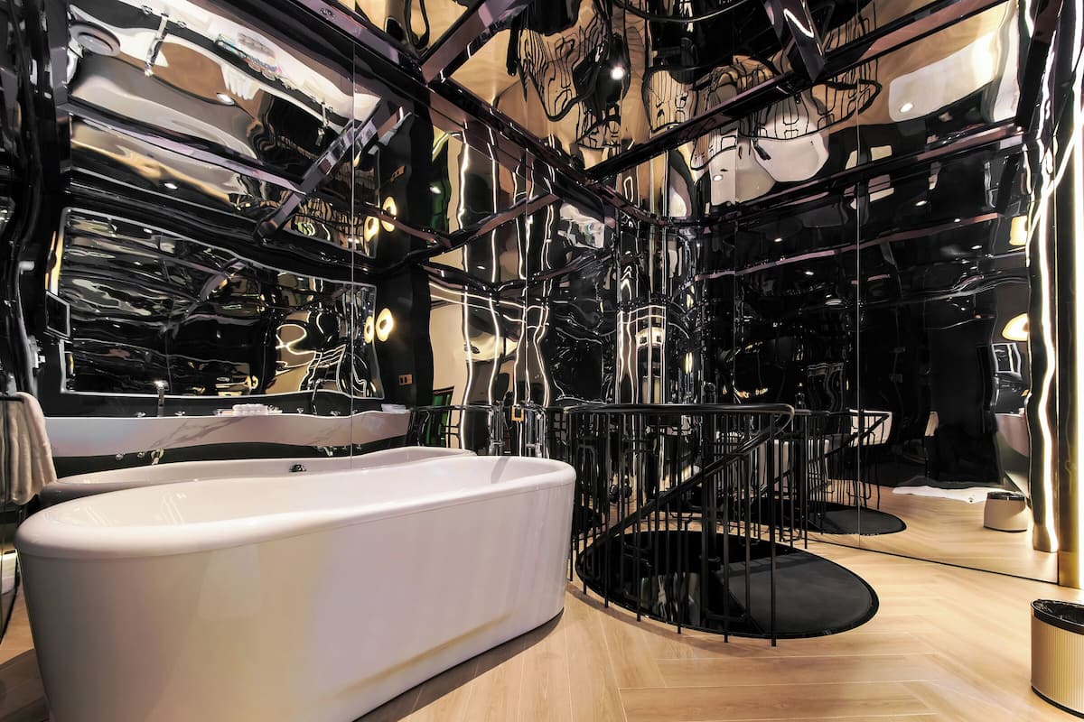 1 kamar tidur, seprai premium, selimut bulu angsa, dan busa memori