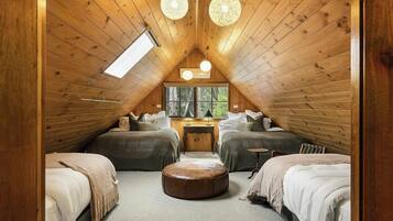 5 bedrooms, iron/ironing board, WiFi, bed sheets