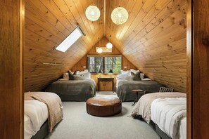 5 bedrooms, iron/ironing board, WiFi, bed sheets