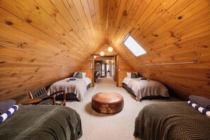 5 quartos, ferros/tábuas de passar roupa, Wi-Fi, roupa de cama