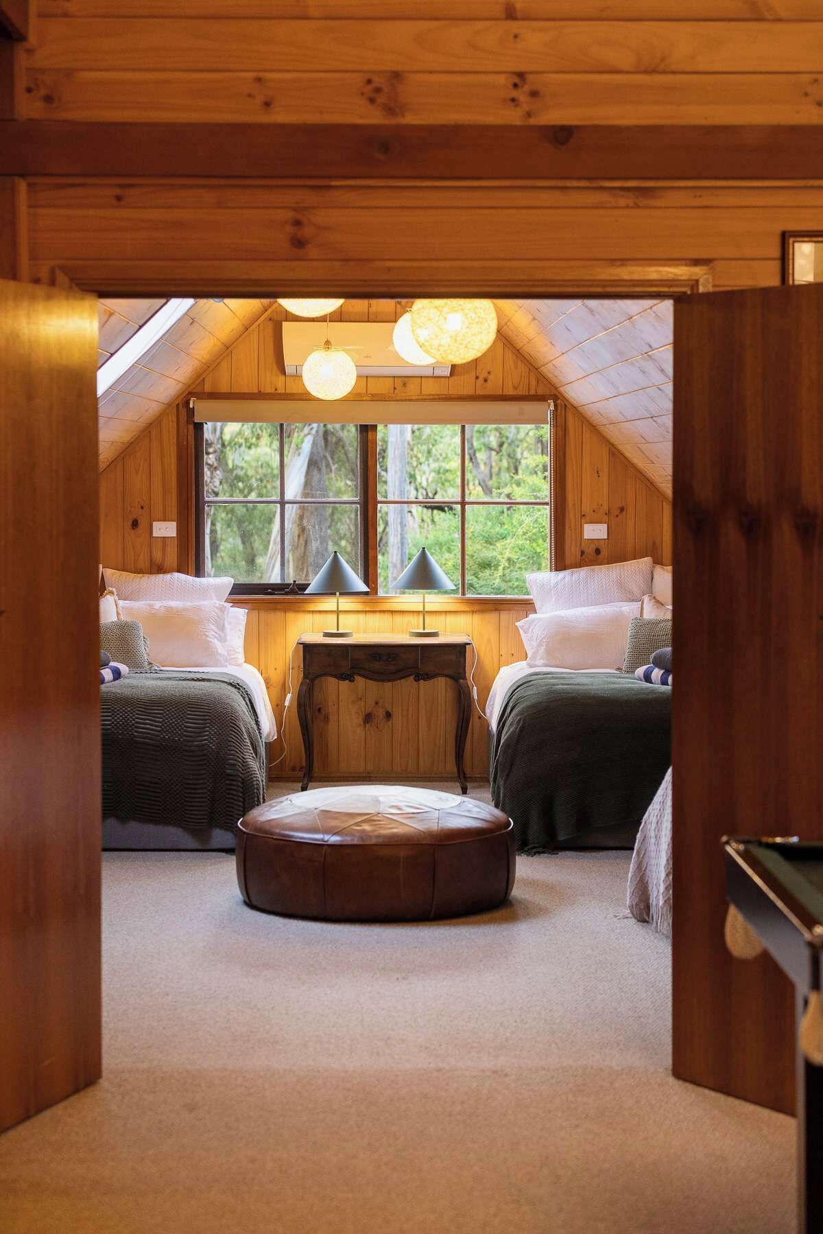 5 bedrooms, iron/ironing board, WiFi, bed sheets