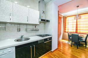 Apartemen Deluks, balkon, pemandangan kota | Dapur pribadi