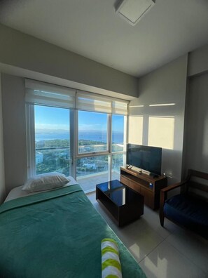 Leilighet – panorama, balkong, strandutsikt | Oppholdsområde