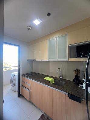 Condo panorámico, balcón, vista a la playa | Cocina privada
