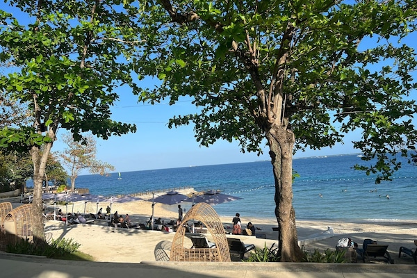 Playa privada, playa de arena blanca y traslado desde/hacia la playa